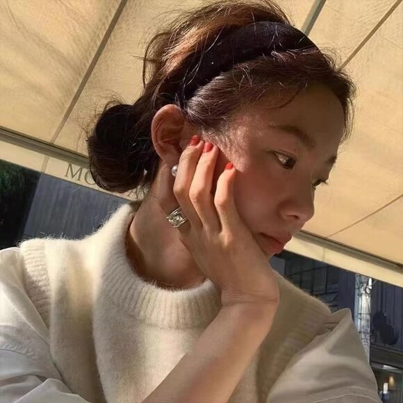 Black Padded Headband for Women - Wide, Simple, Soft Satin Hair Hoop for Girls a - Picture 4 of 7